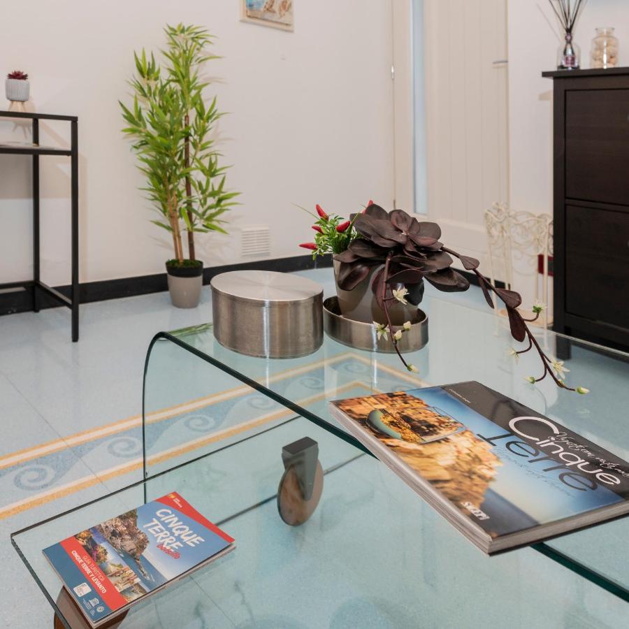 A Stelin Apartment มานารอลา ภายนอก รูปภาพ